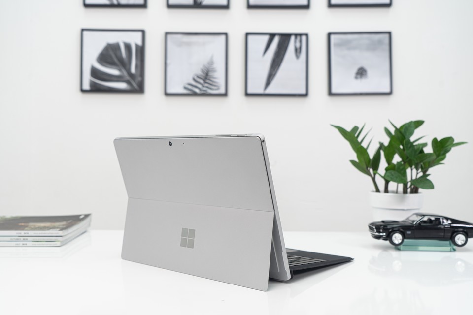 thiết kế Surface Pro 7
